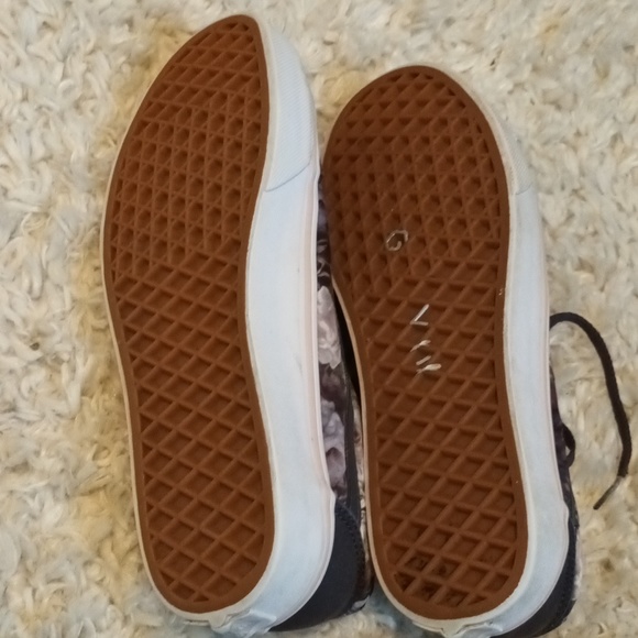 Vans - Picture 3 of 7